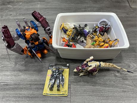 CONTAINER OF TRANSFORMER TOYS / OTHER