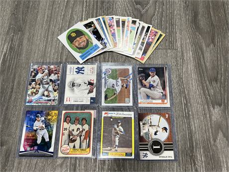 LOT OF MISC BASEBALL CARDS