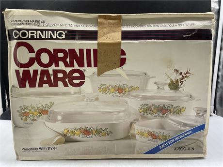 1970s CORNING WARE BOX OF 5 GLASS CASSEROLE DISHES WITH LIDS