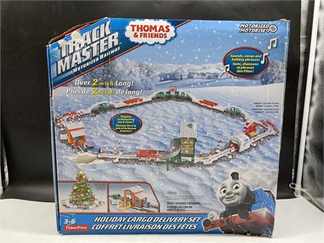 THOMAS & FRIENDS TRACK MASTER HOLIDAY CARGO DELIVERY SET IN BOX