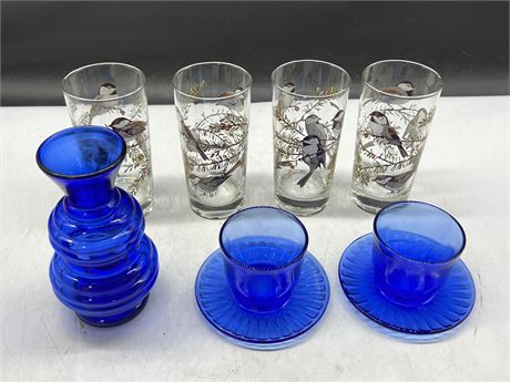 4 VINTAGE CHICKADEE TUMBLER GLASSES & COBALT BLUE GLASS