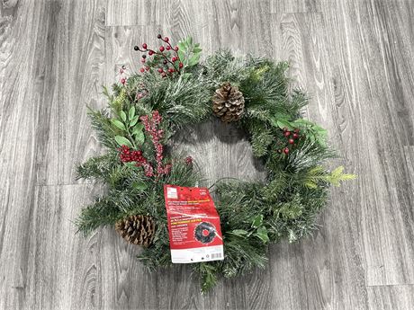 NEW 30” DUSTED HILLSIDE BATTERY OP LED PRELIT WREATH W/ TIMBER (NEW BATTERIES)