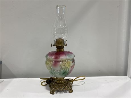 FABULOUS 1800s VICTORIAN PUFFY GLASS ELECTRIFIED ANTIQUE LAMP