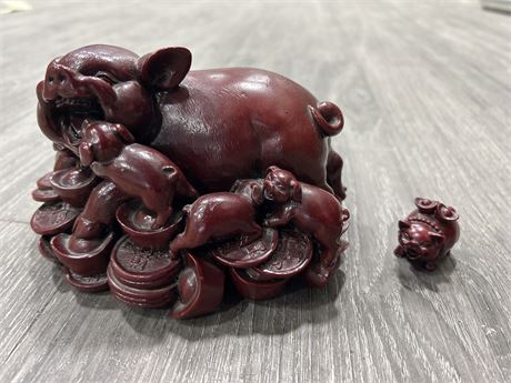 VINTAGE HEAVY RESIN LUCKY PIGS - LARGER ONE IS 6” X 4”