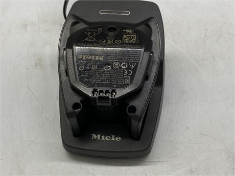 MIELE VACUUM BATTERY & CHARGER