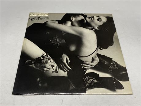 SCORPIONS - LOVE AT FIRST STING - VG (Slightly scratched)