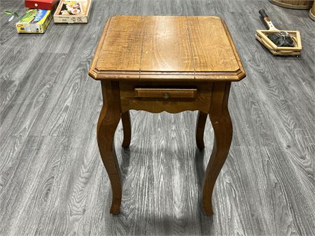 ETHAN ALLEN WOOD SIDE TABLE (22” tall)