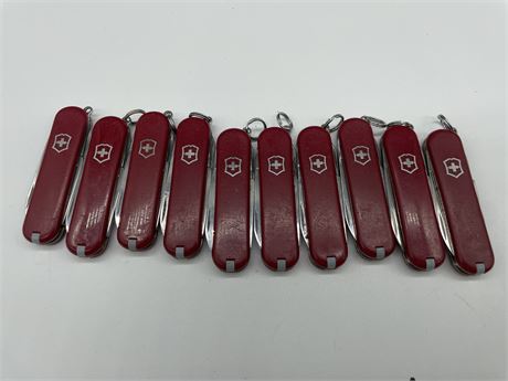 COLLECTION OF 10 SWISS ARMY KNIVES