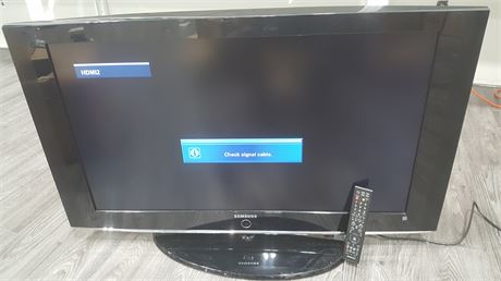 40 inch SAMSUNG TV (GOOD CONDITION WITH REMOTE)