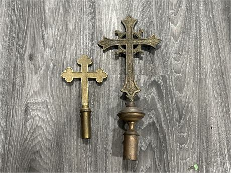 2 VINTAGE BRASS RELIGIOUS PIECES (Largest is 13”)