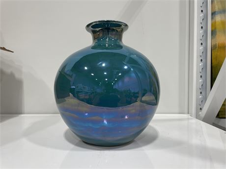 LARGE HAND BLOWN BLUE VASE (1FT TALL)