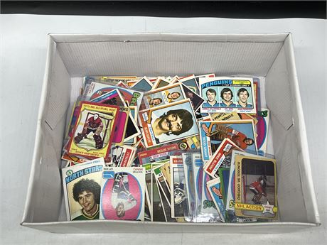 BOX OF ASSORTED 1970's NHL CARDS