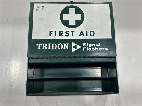 VINTAGE TRIDON WALL MOUNTED FIRST AID KIT