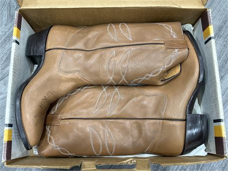 NEW OLD STOCK - SANDERS COWBOY BOOTS - SIZE 11.5 - HARD TO FIND