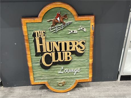 LARGE THE HUNTERS CLUB LOUNGE SIGN HAND PAINTED 24”x35”