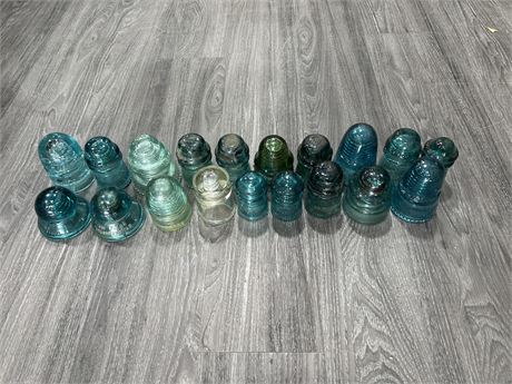 19 VINTAGE GLASS COLOURED INSULATORS