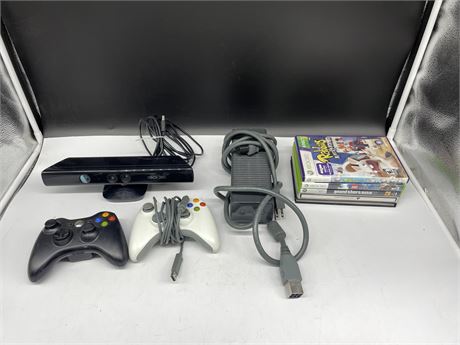 XBOX 360 KINECT / 2 CONTROLLERS / 4 GAMES (SCRATCHED) / POWER CORE