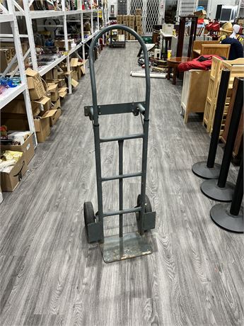 COLLAPSABLE HAND TRUCK