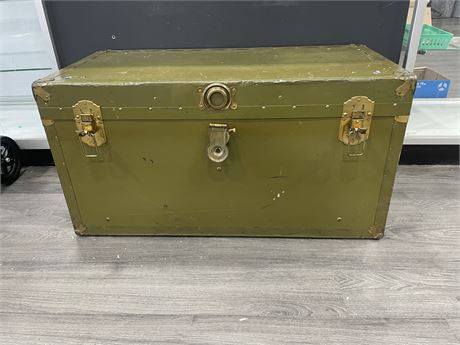 VANCOUVER LION BRAND MILITARY GREEN VINTAGE TRUNK 36”x18”x19”