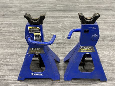 (2) 3.5 TON JACK STANDS