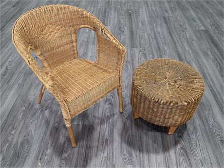 WICKER CHAIR AND FOOTSTOOL (19"DM)