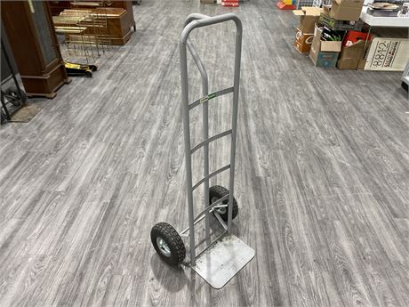 HAND TRUCK / DOLLEY