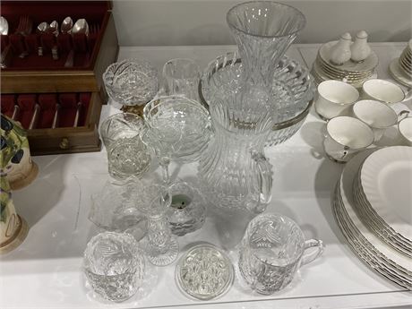 22 PIECES OF CRYSTAL/GLASSWARE (Some Bavarian)