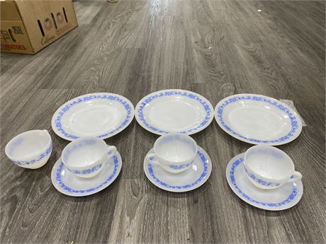 COLLECTION OF MILK GLASS CUPS / SAUCER PLATES