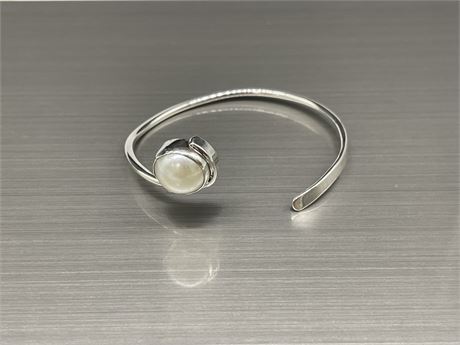 MEXICAN 925 STERLING SILVER/PEARL BANGLE