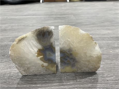 PAIR OF AGATE BOOK ENDS - 4”