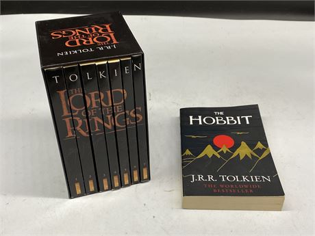 LORD OF THE RINGS BOOK SET & THE HOBBIT