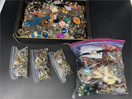 LARGE BOX OF JEWELRY + 3 SMALL BAGS & 1 LARGE BAG OF COSTUME JEWELRY