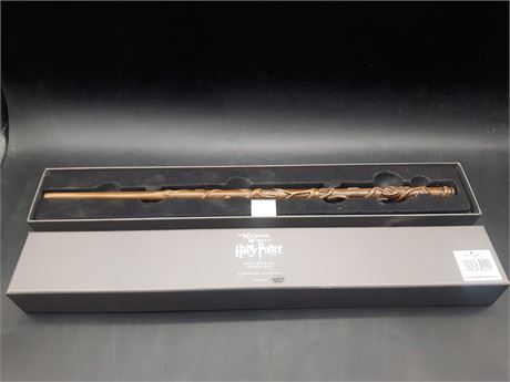LIMITED EDITION HARRY POTTER COLLECTORS WAND - EXCELLENT CONDITION