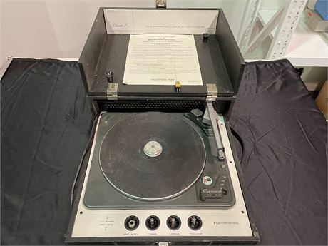 VINTAGE ELECTROHOME RECORD PLAYER WITH BOX (POWERS ON)