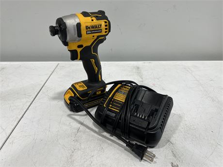 CORDLESS IMPACT DRIVER W/BATTERY & CHARGER (Works)