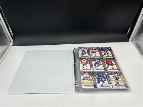 BINDER W/ APPROX 200 NHL ROOKIES