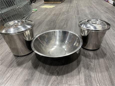 2 STAINLESS BUCKETS WITH LIDS & STAINLESS STEEL BOWL