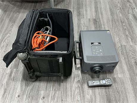 NOTEVISION 3 PROJECTOR W/CASE & ACCESSORIES- WORKS