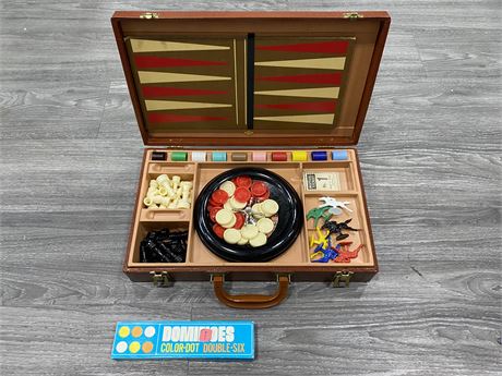 VINTAGE “LOWE” MADE IN USA BOXED GAME SET & DOMINOS