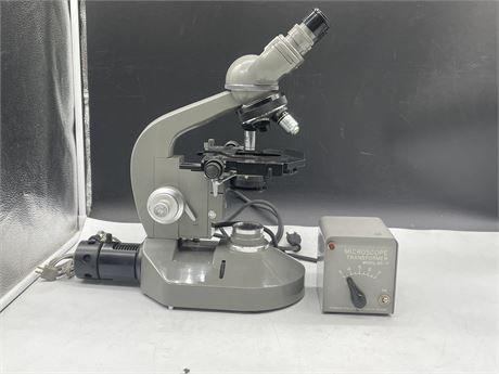 OLYMPICS METALURGICAL MICROSCOPE WITH TRANSFORMER