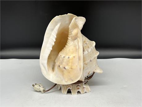 VINTAGE CONCH SHELL LAMP - 10”