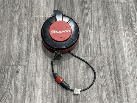 SNAP ON RETRACTABLE 125V EXTENSION CORD - MODEL 622625