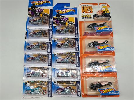 11 HOTWHEELS BAD BAGGERS MOTORCYCLE + 4 CHARACTER CARS "DESPICABLE ME"