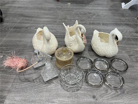 COLLECTABLE LOT INCLUDING SWANS & PERFUME BOTTLES