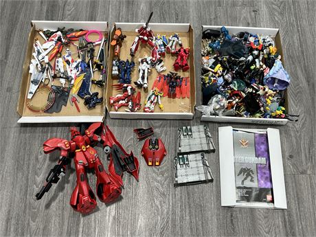 LOT OF MOSTLY GUNDAM / BANDAI FIGURES & ACCESSORIES