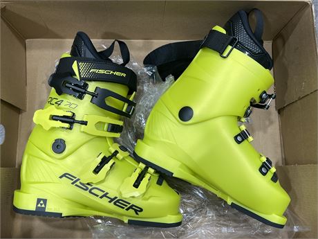 NEW FISCHER RC4 70 JR TMS SKI BOOTS - SIZE 4.5