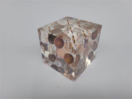 VINTAGE LUCITE PENNY PAPER WEIGHT 1976 (3"x3")
