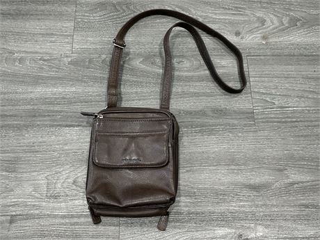SOFT LEATHER BROWN FOSSIL SATCHEL - GOOD CONDITOON (6.5”X8”)