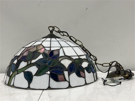 TIFFANY STYLED “ROSE” STAINED GLASS PENDANT LAMP WITH CHAIN 16.5”