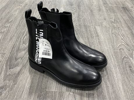 NWT LADIES LOVE MOSCHINO BLACK BOOTS - SIZE 10